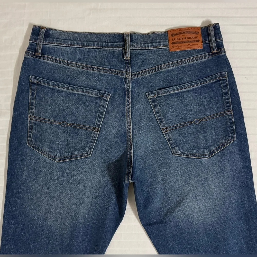 Lucky Brand 223 Straight Leg Jeans Men’s 33x30 Blue Medium Wash Whiskered - Picture 4 of 13